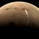 Una nube de 1500 kilómetros de longitud parece salir del volcán Arsia Mons en Marte